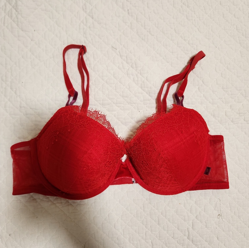 3/$20 Victoria's Secret Red T-Shirt Bra with Molded Cups